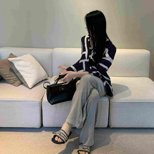 顺丰包邮洛诗琳14647春夏新款设计感字母印花真丝V领衬衫女0780 商品图3