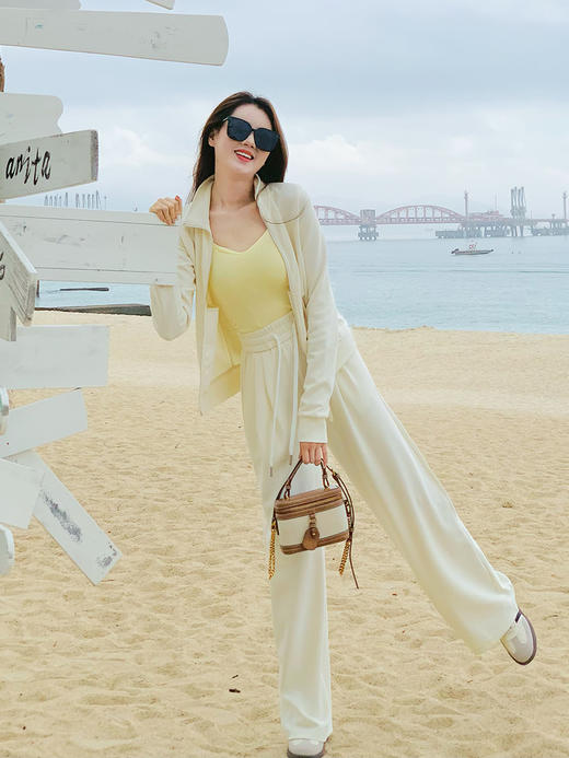 【百图lulu定制】【多巴胺套装】弹力棉面料 可翻领可立领 公主线外套 抽绳直筒 休闲长裤 商品图2