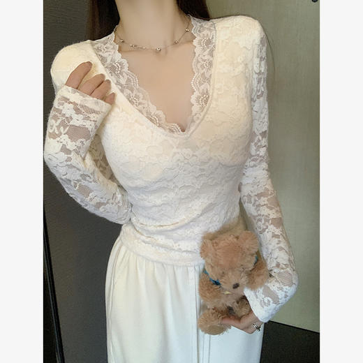西遇白色蕾丝上衣女新款v领内搭假两件拼接修身长袖t恤SS150216 商品图3