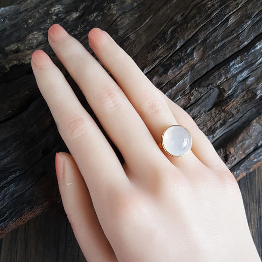 【天然正品】AU750精品黄金镶天然冰种白色蛋面翡翠戒指060325AH33 现售价：3980 商品图7
