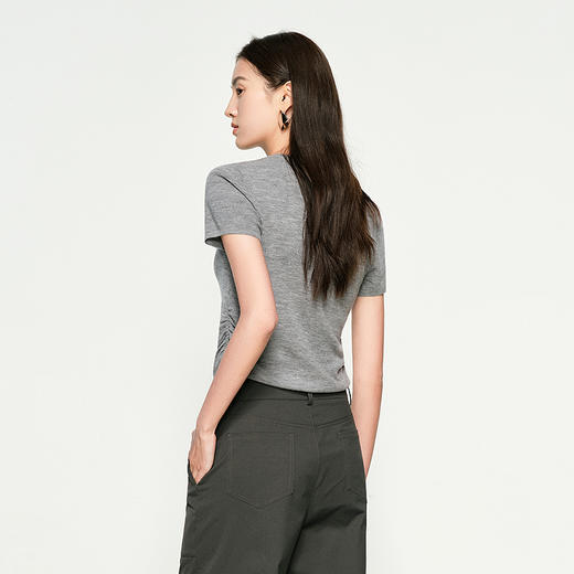 NEELLY纳俪商场同款春季新款圆领修身短袖针织衫女显瘦透气上衣N25032A01140 商品图1