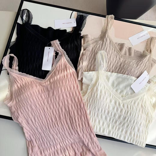 女神节福利，正品日单黛安芬裸感蕾丝背心
颜色：黑色 杏肤色 米白  粉色 
均码90-130可穿
原价6080日元 商品图1