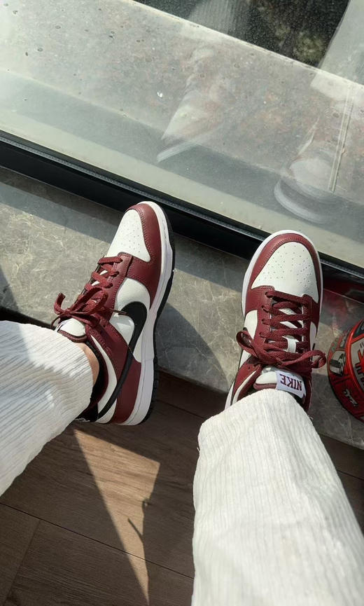 纯原外贸尾单 耐克SB dunk系列 头层牛皮拼接防低帮 板鞋 白红黑情侣款
鞋面：头层牛皮拼接
底厚：3cm
Size：36～46
亏本清货，只有几十双 商品图8