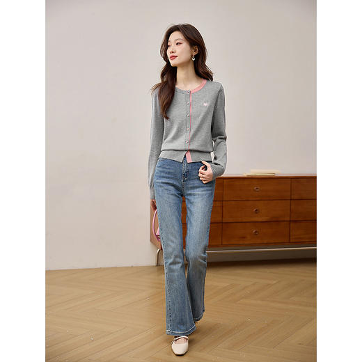 【专属特价】熙世界撞色针织开衫女长袖2025年春季新款圆领爱心刺绣毛衫短外套 商品图4