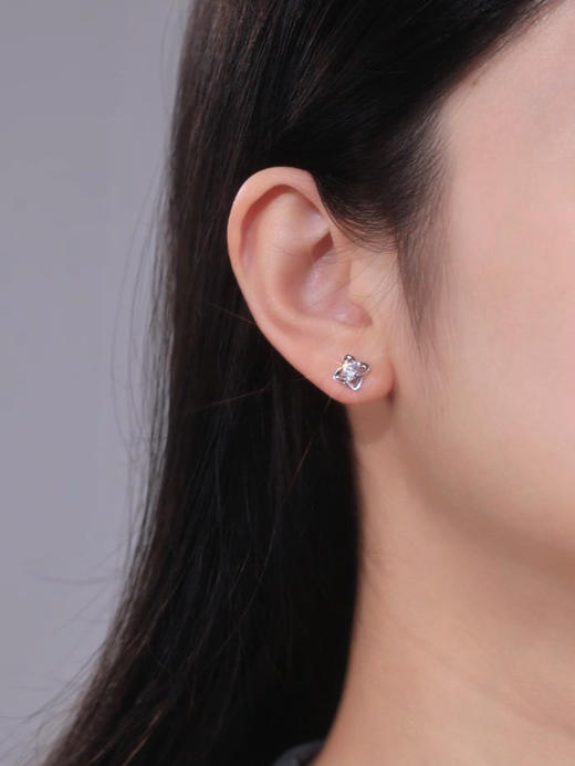 【幸运四叶草】卡蒂罗/KADER 四叶星芒耳钉  闪耀星点璀璨星光原创设计纯银耳饰 轻奢简约小众通勤穿搭配饰 925银 商品图5