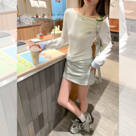 <曾小咸推荐>慵懒风米白色字母绣花一字领T恤