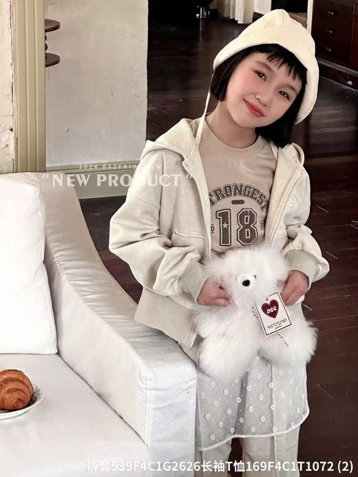 实体299元【小资范】1371米色字母单件外套-喜出 商品图1