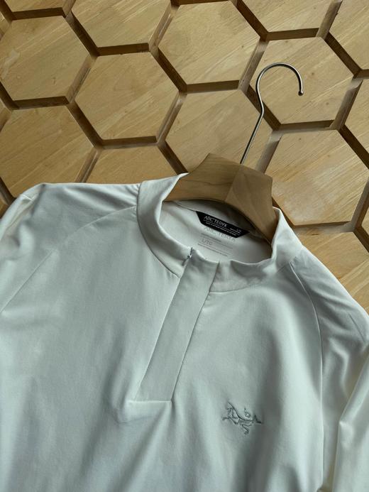 点此购买 始祖鸟春秋季男士刺绣版休闲运动半拉链打底衫 cp 311076 商品图8