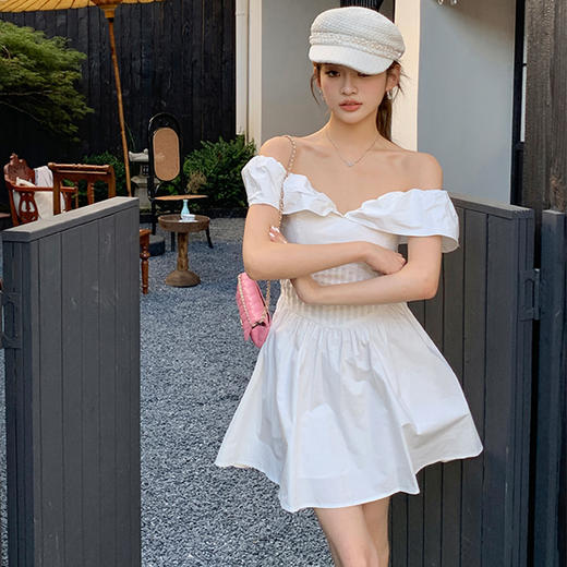 西遇法式一字肩连衣裙女新款黑色显瘦掐腰a字收腰裙子SS150144 商品图3