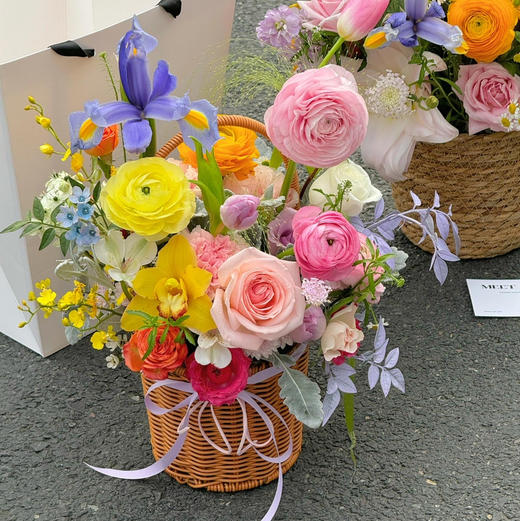 《缤纷女神》多巴胺色系手提花篮，品种随机 商品图3