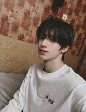 [长T99一件，多款任选]YKYB黄子韬长T长袖潮流时尚简约上衣