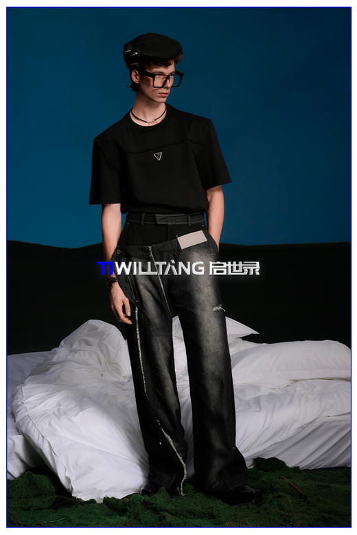 启世录TIWILLTANG“爵屿钦杰”镶边三角金属标百搭T恤圆领短袖男 商品图5