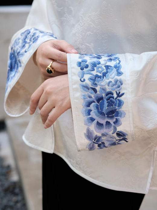 盛唐牡丹 |丝毛三蓝手推绣挽袖上衣(限量款-售完不补) 商品图3