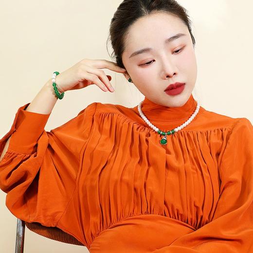 紫禁文创旗下 珠御在殿·精典珍珠套装 3A天然淡水珍珠 S925银锁扣 祖母绿玉髓，7A级玛瑙 经典不过时 商品图6