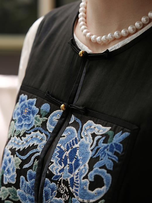 盛唐牡丹 |香云纱手绣三蓝褔蝶补子马甲(售完不补) 商品图3