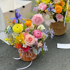 《缤纷女神》多巴胺色系手提花篮，品种随机