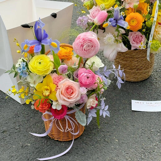 《缤纷女神》多巴胺色系手提花篮，品种随机 商品图0