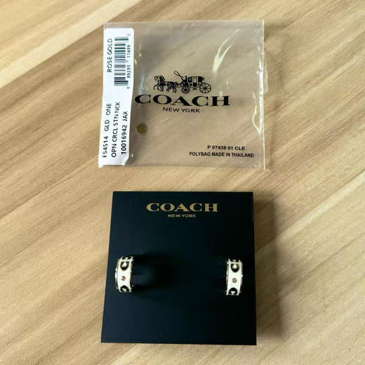女神节 爆款 2025新春爆款 原单正品Coach/蔻驰 签名珐琅 Rondell 耳钉超帅 超百搭。黑白两色 商品图7