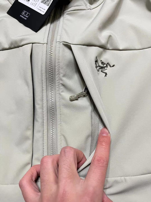 原单正品始祖鸟软壳冲锋衣，孤品190码。原价400美刀。 商品图4