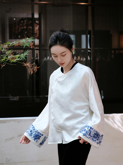 盛唐牡丹 |丝毛三蓝手推绣挽袖上衣(限量款-售完不补) 商品图4