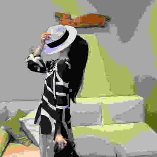 顺丰包邮洛诗琳14647春夏新款设计感字母印花真丝V领衬衫女0780 商品图1