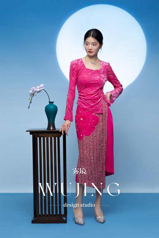 3205210 瑰意玫粉 进口弹力烧花丝绒上衣 雾境 商品图4