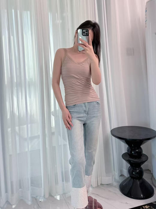 女神节福利，正品日单黛安芬裸感蕾丝背心
颜色：黑色 杏肤色 米白  粉色 
均码90-130可穿
原价6080日元 商品图12