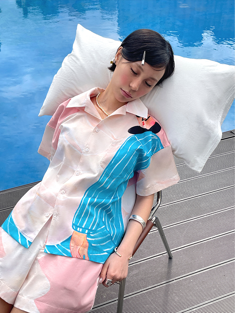 TR她热 高枕无忧 十元尼美图案印花设计感度假翻领衬衫短裤套装