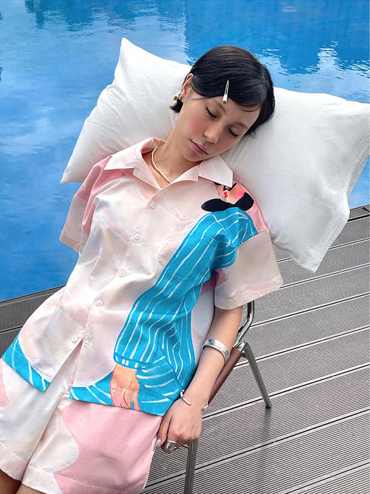 TR她热 高枕无忧 十元尼美图案印花设计感度假翻领衬衫短裤套装 商品图0