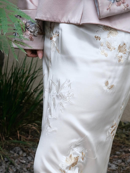 盛唐牡丹 |重缎真丝梅竹蝶手推绣半裙 商品图5