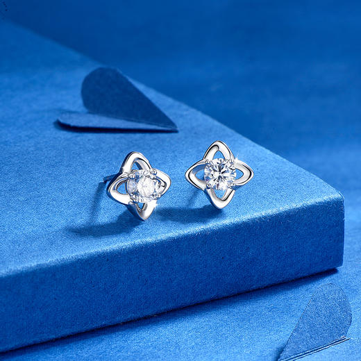 【幸运四叶草】卡蒂罗/KADER 四叶星芒耳钉  闪耀星点璀璨星光原创设计纯银耳饰 轻奢简约小众通勤穿搭配饰 925银 商品图3