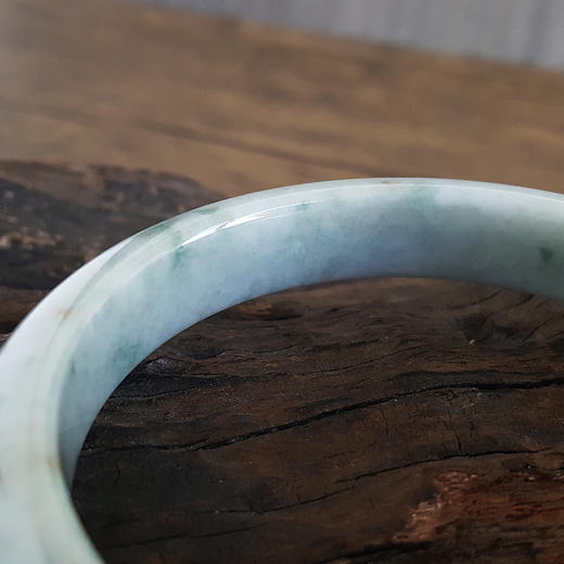 【天然正品】天然正桩无裂纹豆种白底飘花63.5号翡翠手镯050325XY16 现售价：780特价 商品图6