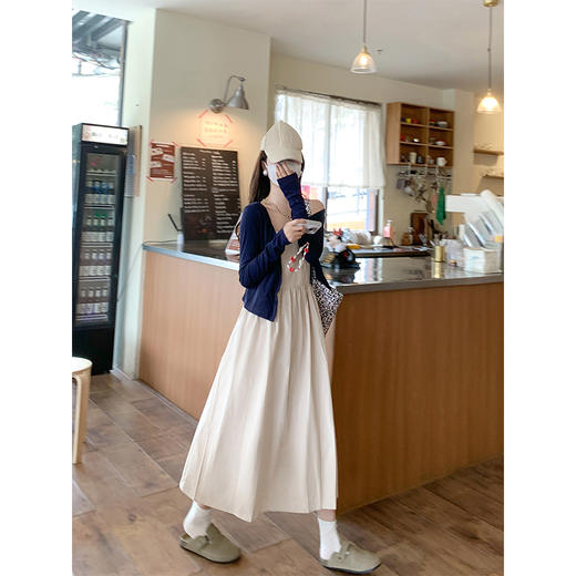 <曾小咸推荐>4.6现货秒杀 ！微信超特价！韩系V领吊带连衣裙 日常189.99 立减100 秒杀89.99！！ 商品图3