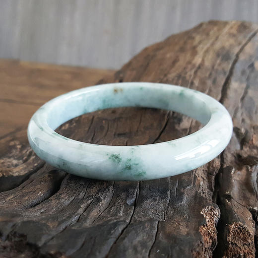 【天然正品】天然正桩无裂纹豆种白底飘花63.5号翡翠手镯050325XY16 现售价：780特价 商品图4