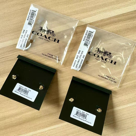 女神节 爆款 2025新春爆款 原单正品Coach/蔻驰 签名珐琅 Rondell 耳钉超帅 超百搭。黑白两色 商品图9