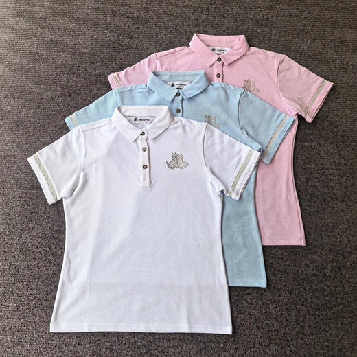 女神节特惠，正品日单BLACK&WHITE女款高尔夫体恤。
天蓝色M L 粉色M L各一件
M胸围92，L胸围96 商品图0