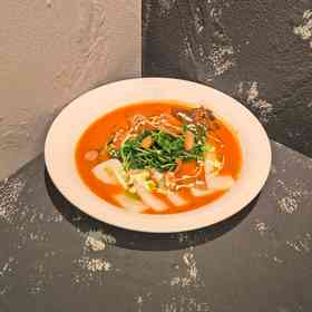 贵州酸汤猪颈肉配小年糕