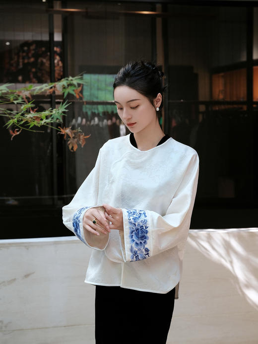 盛唐牡丹 |丝毛三蓝手推绣挽袖上衣(限量款-售完不补) 商品图0