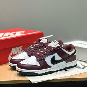 纯原外贸尾单 耐克SB dunk系列 头层牛皮拼接防低帮 板鞋 白红黑情侣款
鞋面：头层牛皮拼接
底厚：3cm
Size：36～46
亏本清货，只有几十双