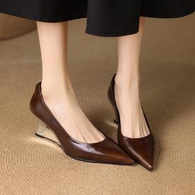 【预售5天】春季新款牛皮尖头浅口坡跟单鞋女通勤复古简约棕色高跟工作鞋KLLNYM&2463