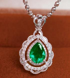 0.9ct刻面祖母绿吊坠