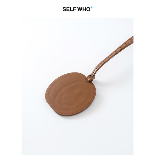 SELFWHO笑脸衣橱咖色挂件2025夏新款PU皮设计感衣服包包配饰挂饰 商品图3
