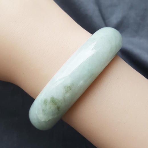 【天然正品】天然正桩浅青豆种57号翡翠手镯050325XY19 现售价：980 特价 商品图8