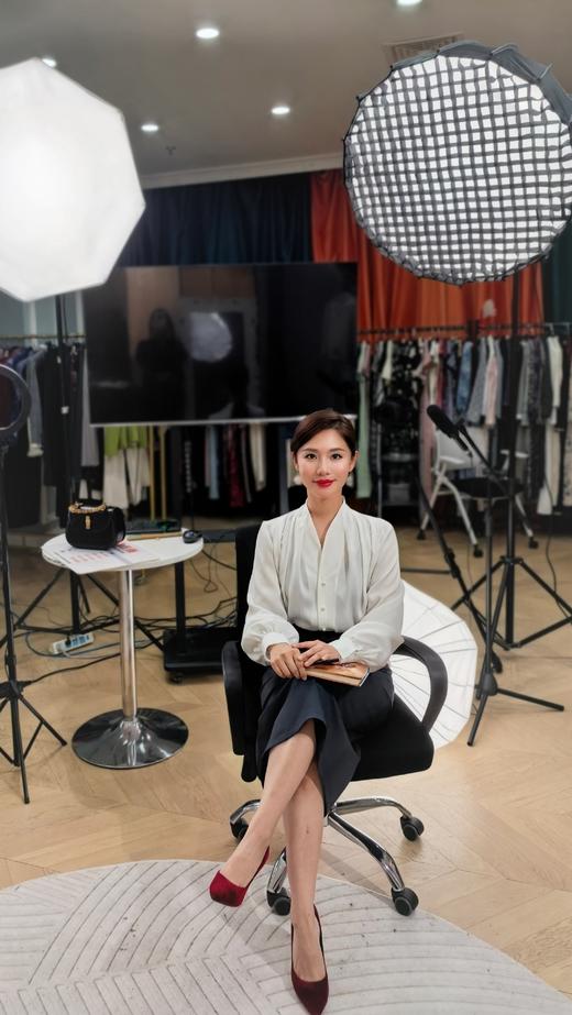 逸红颜明月优选#新中式包臀裙「美术馆」 国风复古丹宁色裙，别样的风情万种，进口tr面料 商品图12