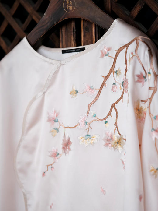 盛唐牡丹 |海棠花开手推绣真丝上衣-粉色 商品图7