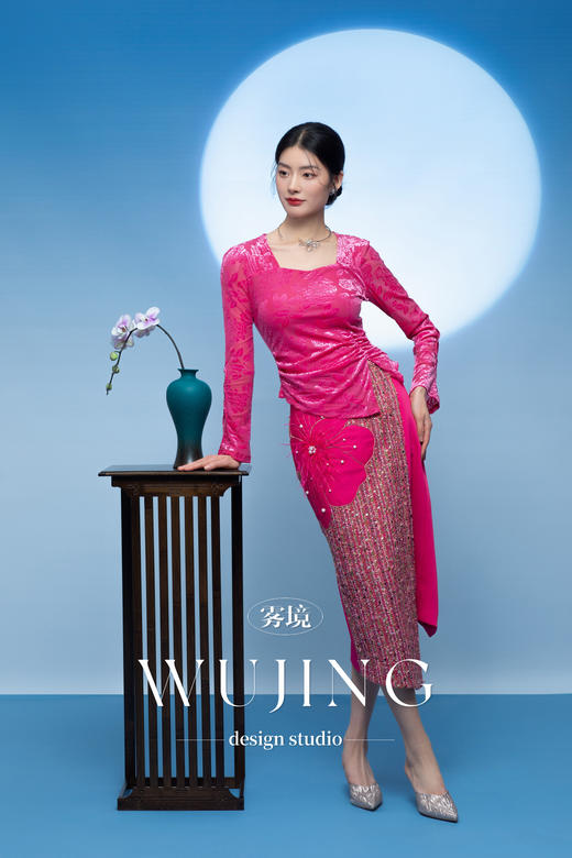 3205210 瑰意玫粉 进口弹力烧花丝绒上衣 雾境 商品图3