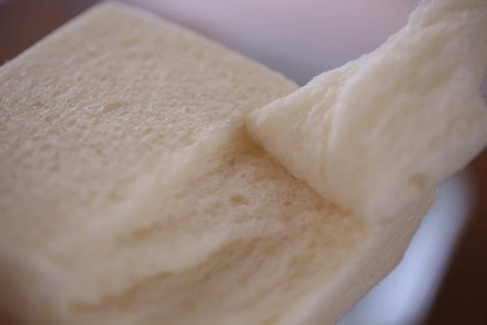 猫太推荐---《云朵吐司》入手绵软，洁白清爽，入口绵密易化，像咬到云朵，