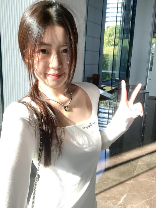 【99元任选2件】现货秒杀！卖完不补 ！微信补 ！微信粉丝打折价！！方领修身打底衫 商品图6