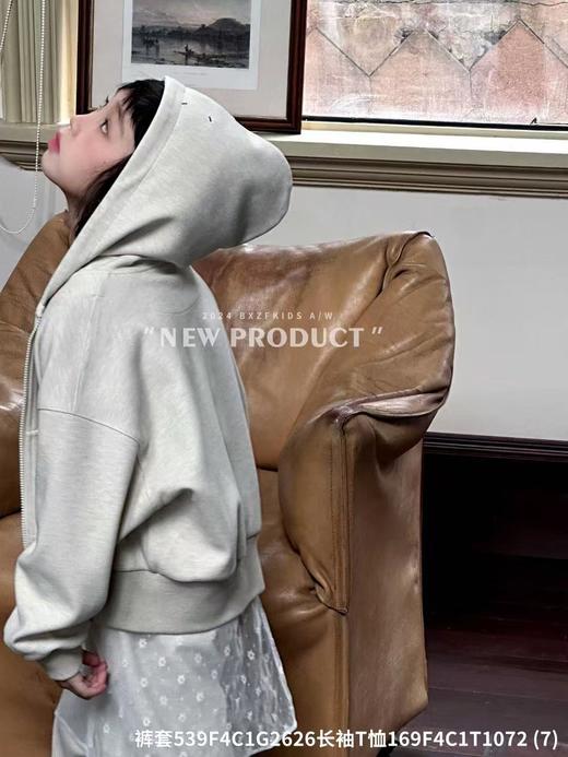 实体299元【小资范】1371米色字母单件外套-喜出 商品图6