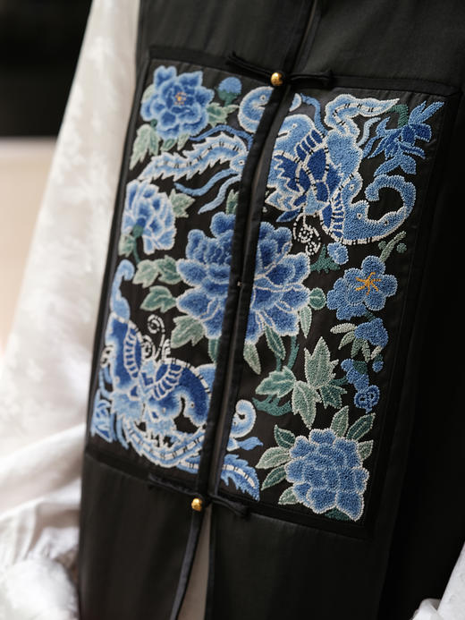 盛唐牡丹 |香云纱手绣三蓝褔蝶补子马甲(售完不补) 商品图2